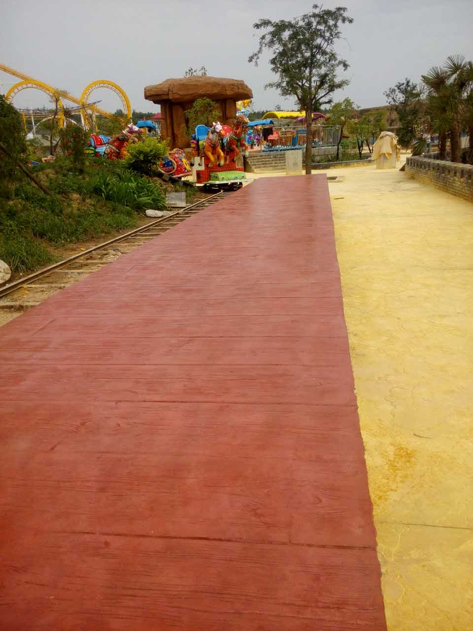 寶雞老街游樂(lè)園壓花地坪項(xiàng)目